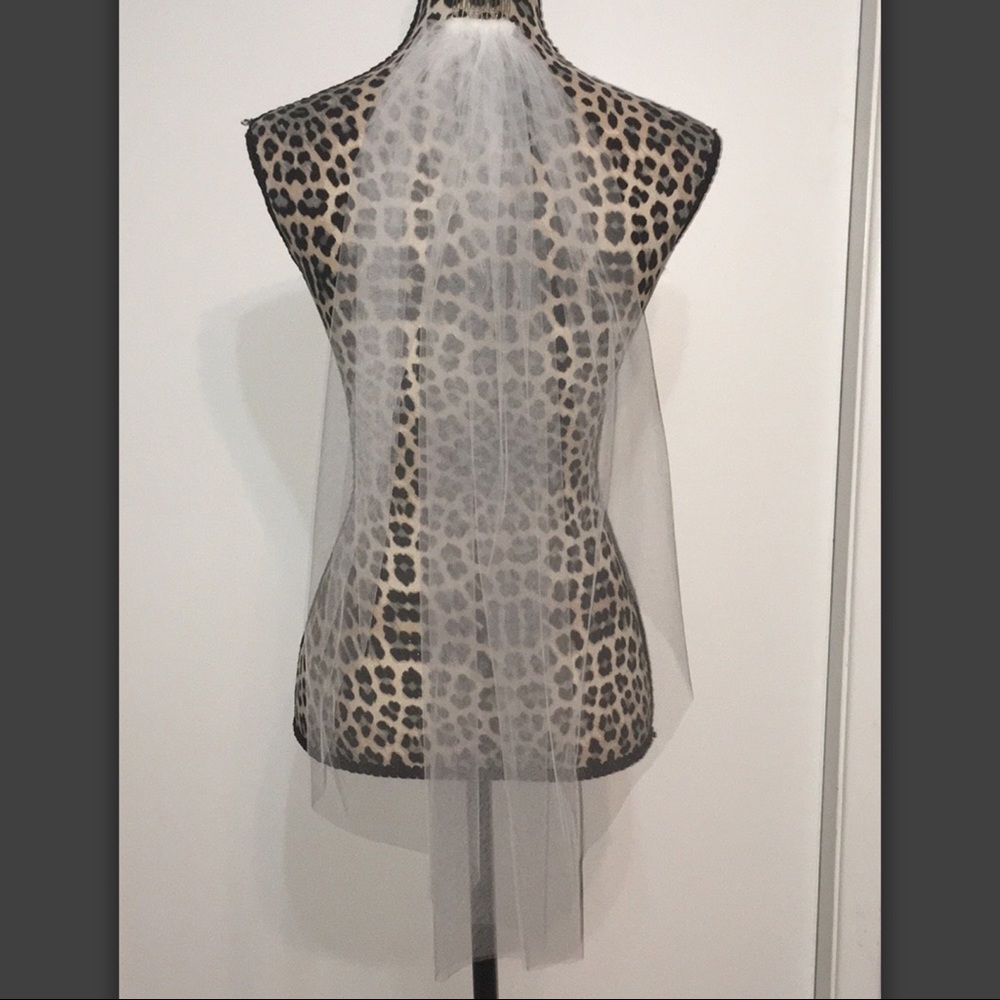 ⚠️Closet Closing Soon⚠️ NWOT White Blusher Veil